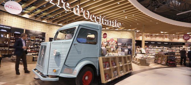 Une stratégie de développement des services et commerces à l’aéroport Toulouse-Blagnac (ATB) Une stratégie de développement des services et commerces à l’aéroport Toulouse-Blagnac (ATB)