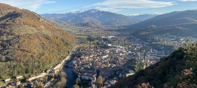 Foix, une petite ville singulière dans son approche culturelle Foix, une petite ville singulière dans son approche culturelle